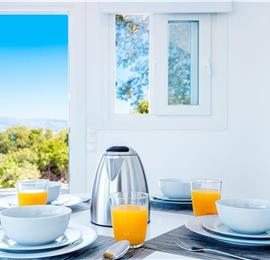 4 bedroom villa with infinity pool and sea view in Perithia, Corfu, sleeps 9